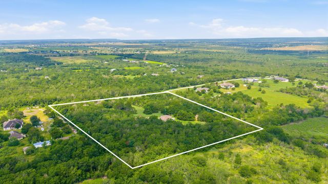 285 Hilltop DR, Dale, TX 78616