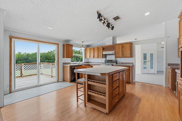 285 Hilltop DR, Dale, TX 78616