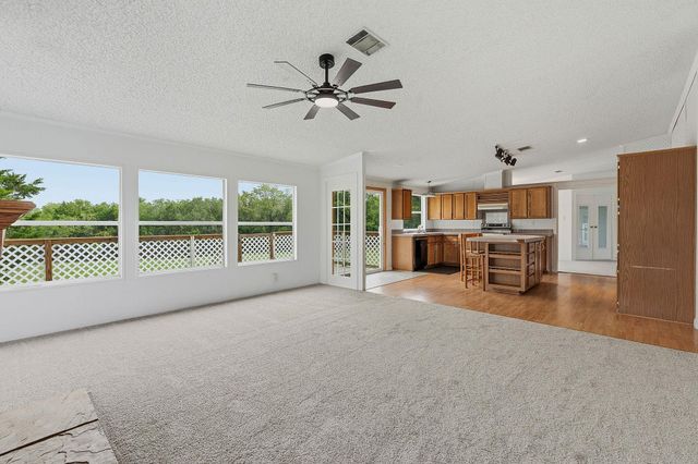 285 Hilltop DR, Dale, TX 78616