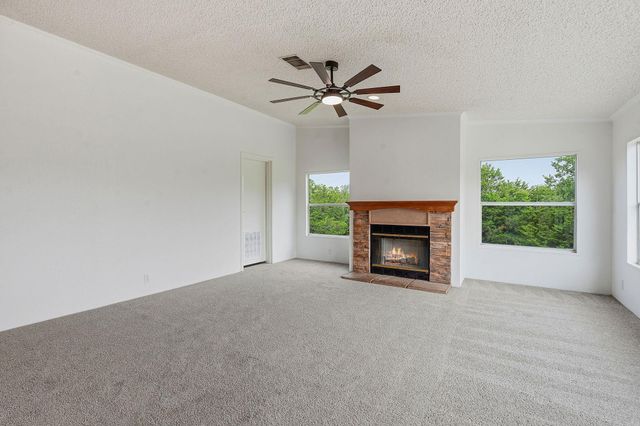 285 Hilltop DR, Dale, TX 78616