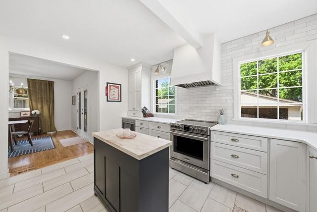 2702 41st Place, Des Moines, IA 50310