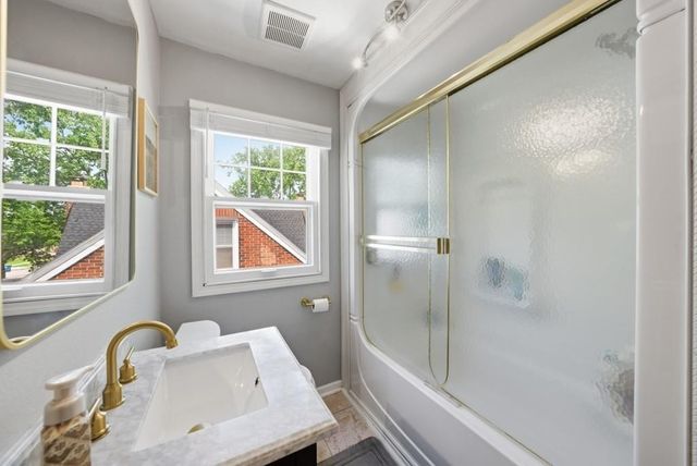 2702 41st Place, Des Moines, IA 50310