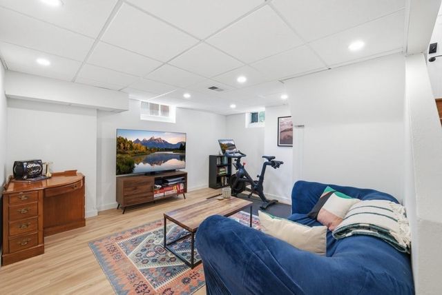 2702 41st Place, Des Moines, IA 50310