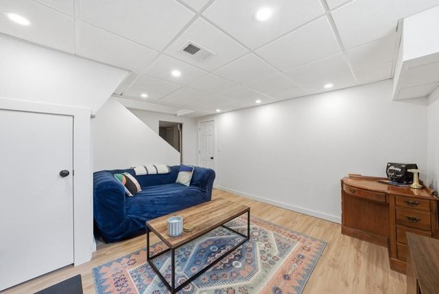 2702 41st Place, Des Moines, IA 50310