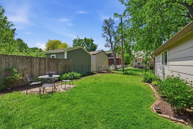 2702 41st Place, Des Moines, IA 50310