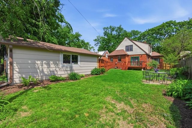 2702 41st Place, Des Moines, IA 50310