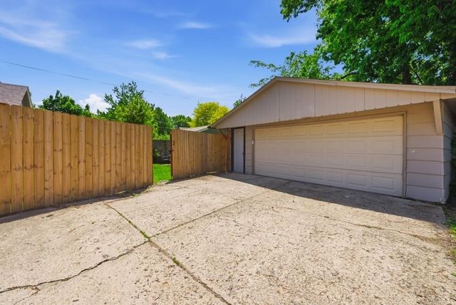 2702 41st Place, Des Moines, IA 50310