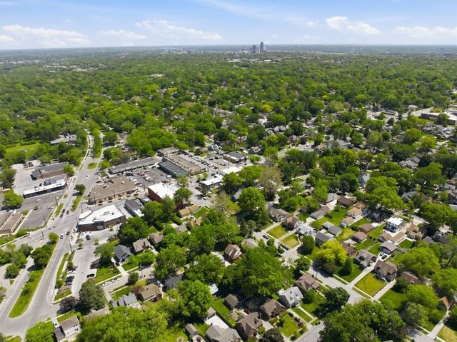 2702 41st Place, Des Moines, IA 50310