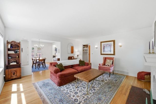 2702 41st Place, Des Moines, IA 50310