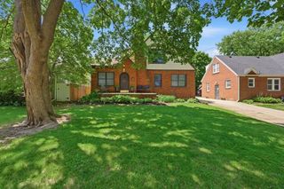 2702 41st Place, Des Moines, IA 50310