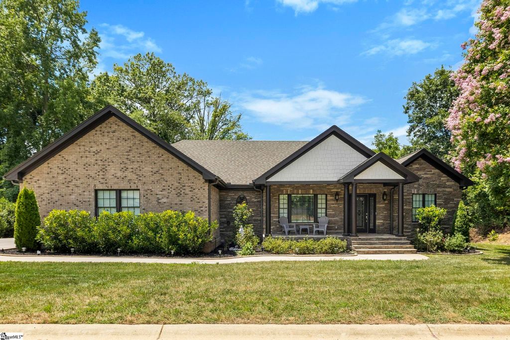 2 Arbor Glen Court, Taylors, SC 29687