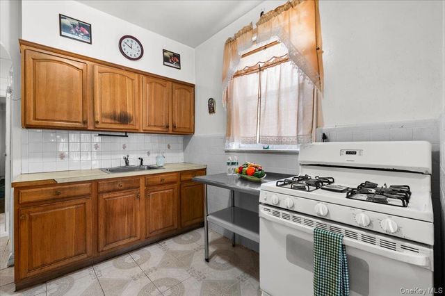 9217 Avenue B, Brooklyn, NY 11236