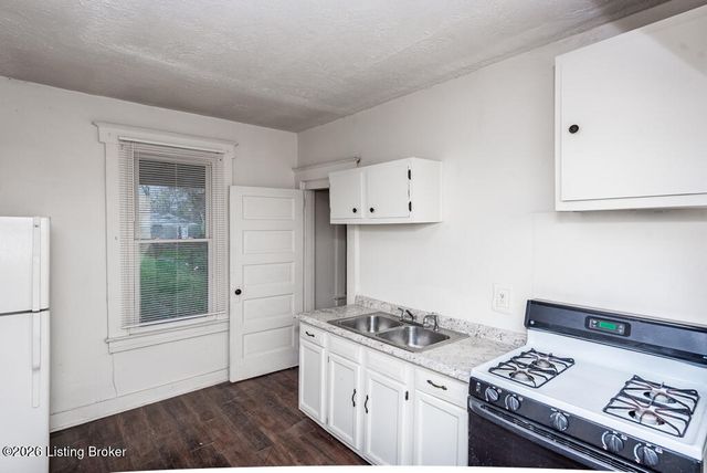 3026 Grand Ave, Louisville, KY 40211