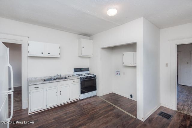 3026 Grand Ave, Louisville, KY 40211