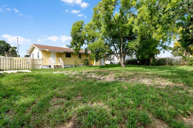 1641 W 27th Street D, Riviera Beach, FL 33404