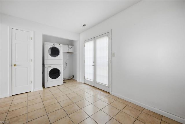 28 N Gawain WAY, Hampton, VA 23669