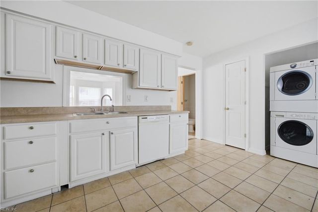 28 N Gawain WAY, Hampton, VA 23669