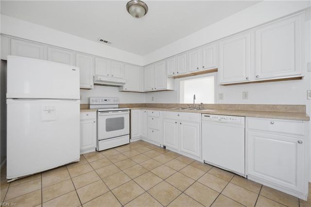 28 N Gawain WAY, Hampton, VA 23669