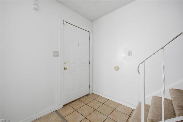 28 N Gawain WAY, Hampton, VA 23669
