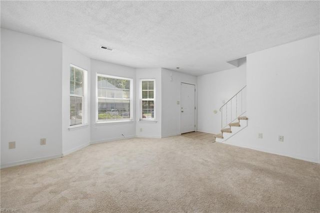 28 N Gawain WAY, Hampton, VA 23669