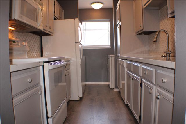 2323 Fairwind Drive 866, Houston, TX 77062