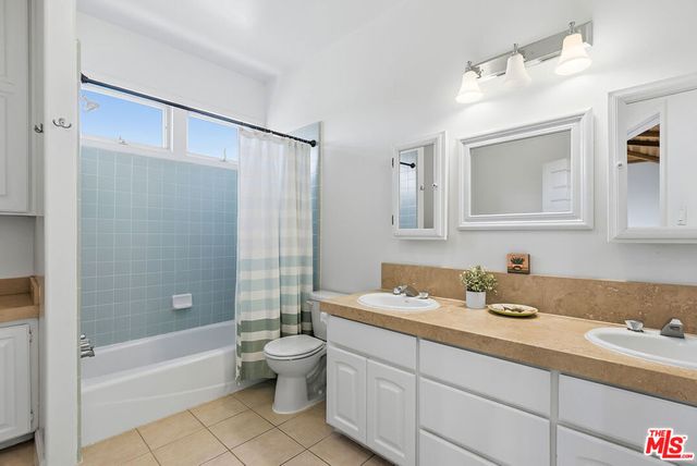 8128 Regis Way, Los Angeles, CA 90045