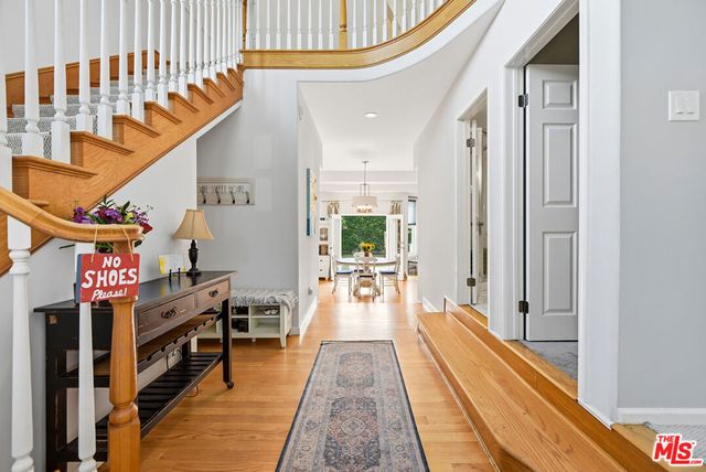 8128 Regis Way, Los Angeles, CA 90045