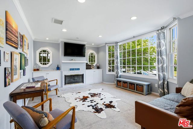 8128 Regis Way, Los Angeles, CA 90045