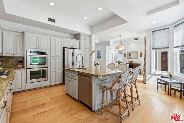 8128 Regis Way, Los Angeles, CA 90045