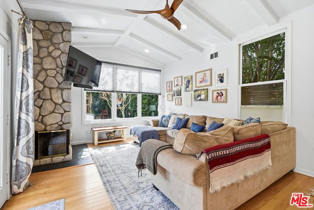 8128 Regis Way, Los Angeles, CA 90045