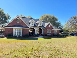106 Haddington Park Ln, Dothan, AL 36305