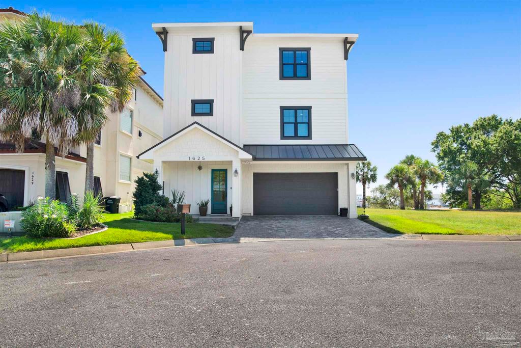 1625 E Heinberg St, Pensacola, FL 32502