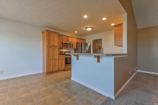 3900 Canyon Rock Court, Evansville, IN 47725