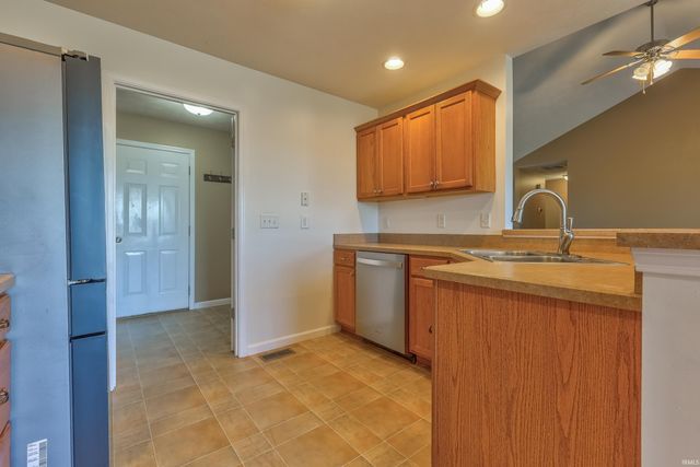 3900 Canyon Rock Court, Evansville, IN 47725