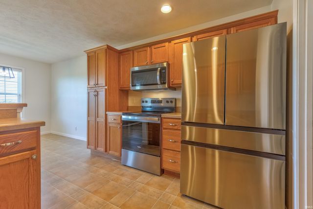3900 Canyon Rock Court, Evansville, IN 47725