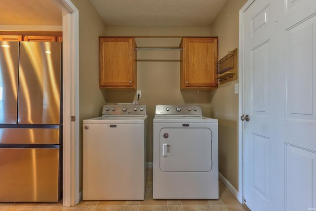 3900 Canyon Rock Court, Evansville, IN 47725