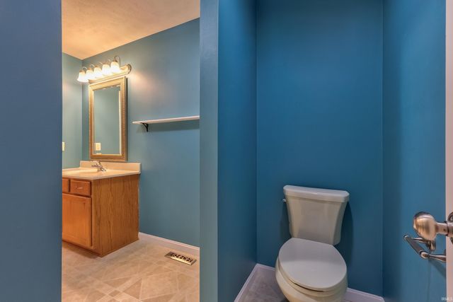 3900 Canyon Rock Court, Evansville, IN 47725