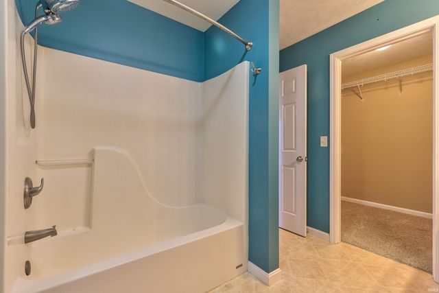 3900 Canyon Rock Court, Evansville, IN 47725