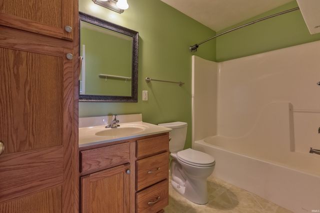 3900 Canyon Rock Court, Evansville, IN 47725