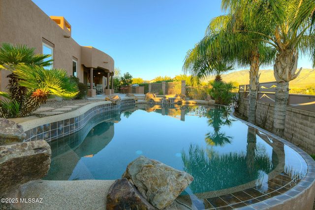 11158 N Pusch Ridge Vistas Drive, Oro Valley, AZ 85737
