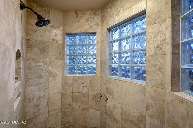 11158 N Pusch Ridge Vistas Drive, Oro Valley, AZ 85737
