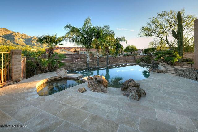 11158 N Pusch Ridge Vistas Drive, Oro Valley, AZ 85737