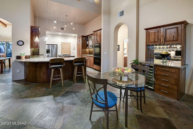11158 N Pusch Ridge Vistas Drive, Oro Valley, AZ 85737