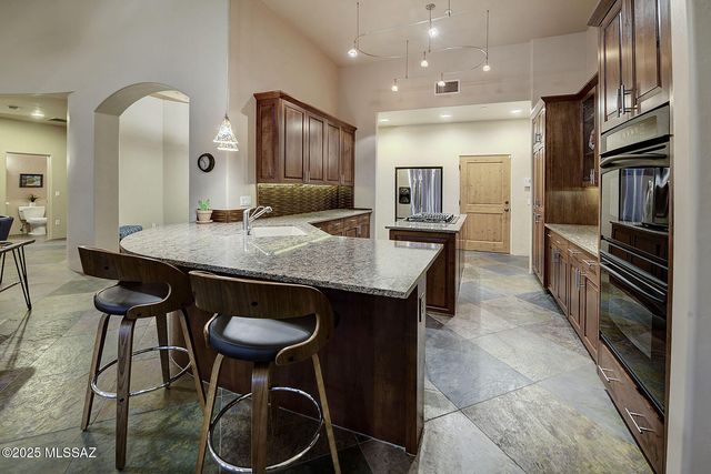 11158 N Pusch Ridge Vistas Drive, Oro Valley, AZ 85737