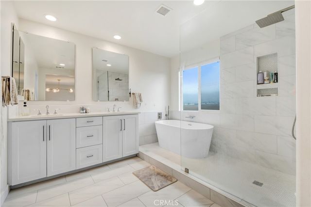 15740 Parry Peak Drive, Fontana, CA 92336
