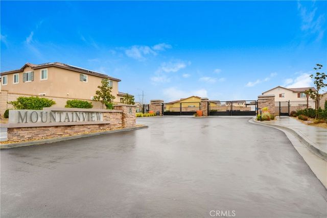 15740 Parry Peak Drive, Fontana, CA 92336