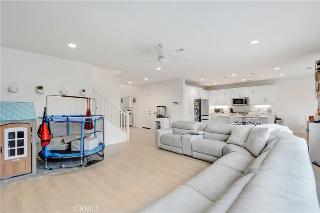 15740 Parry Peak Drive, Fontana, CA 92336