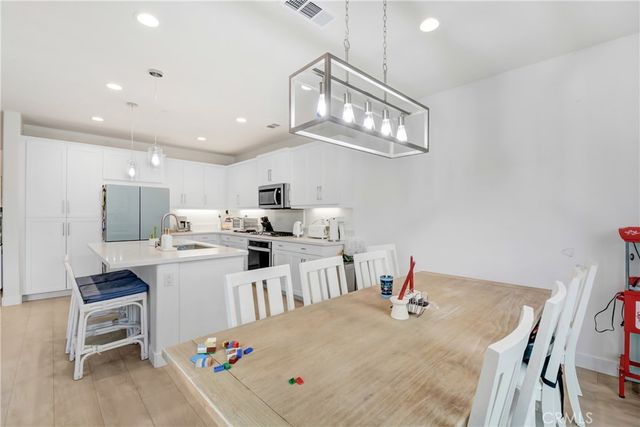 15740 Parry Peak Drive, Fontana, CA 92336