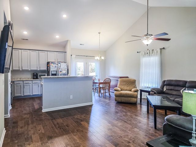 408 Barbaro Ct, Burns, TN 37029