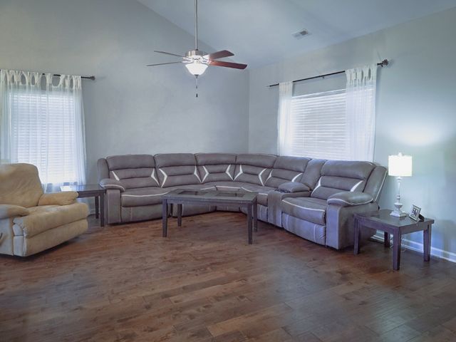 408 Barbaro Ct, Burns, TN 37029